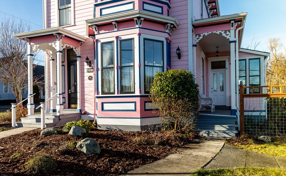 More Photos Of 704 N Main St, Coupeville Hospitality For Sale