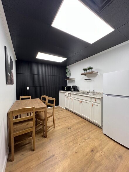 More Photos Of 131 W Duval St, Lake City Storefront Retail Office For Lease