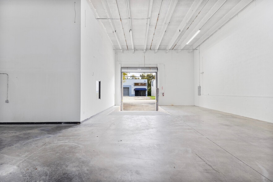 More Photos Of 1740-1742 NW 93rd Ave, Miami Warehouse For Lease