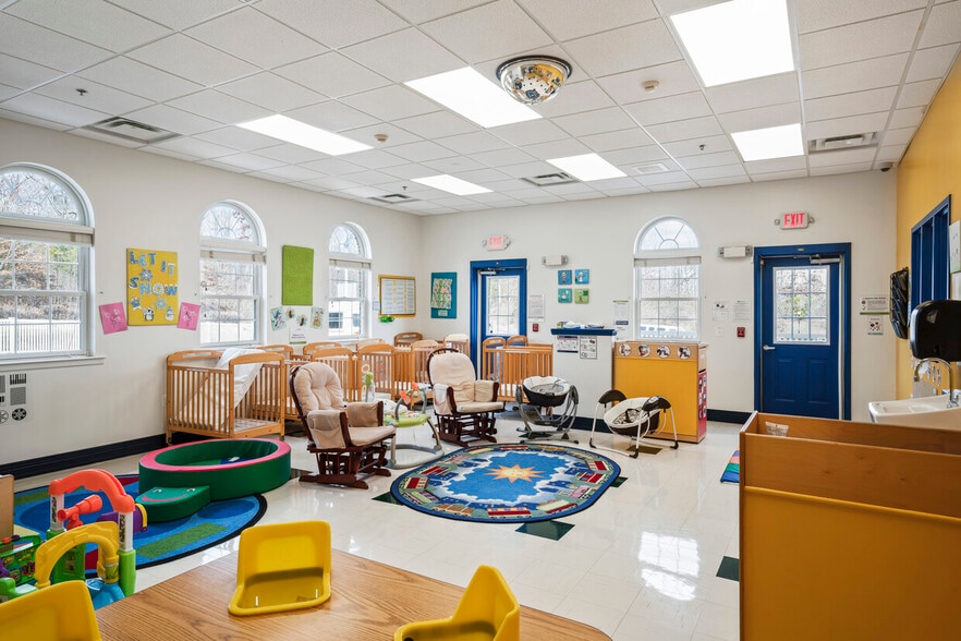 More Photos Of 42885 Orchard Oriole Dr, Ashburn Daycare Center For Sale