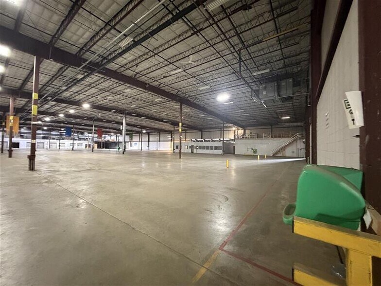 More Photos Of 4100-4202 Technology Dr, South Bend Distribution For Lease