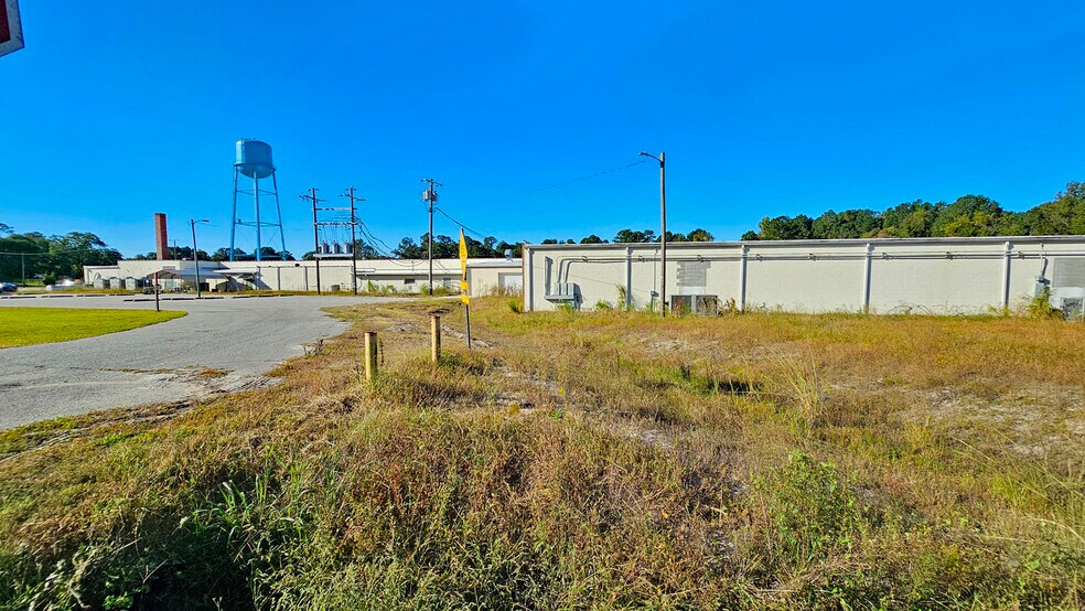 More Photos Of 120 S Church Ave, Garland Manufacturing For Lease