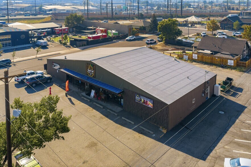 More Photos Of 412 SW Evergreen Ave, Redmond Freestanding For Lease