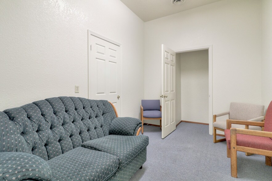 More Photos Of 449-455 San Benito St, Hollister Storefront Retail Office For Lease