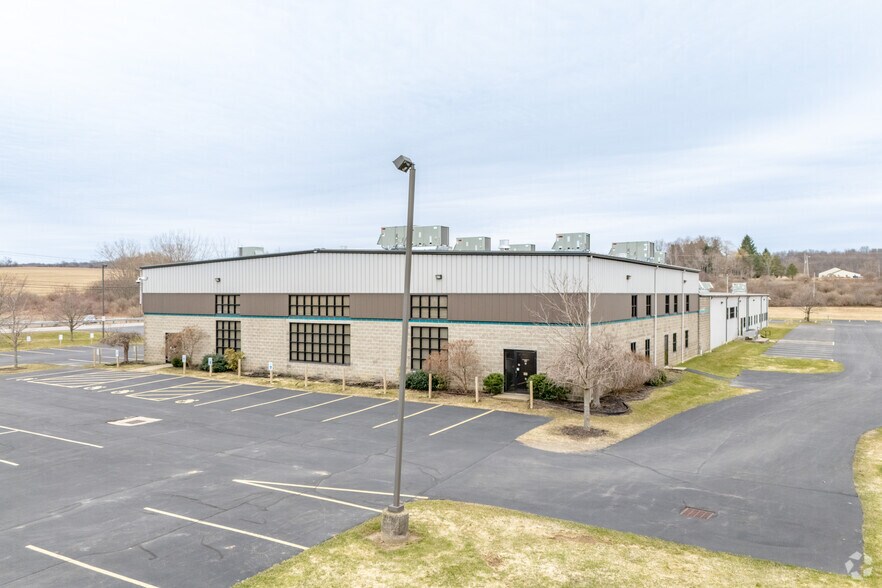 More Photos Of 26 Steele Ave, Arcade Office For Lease