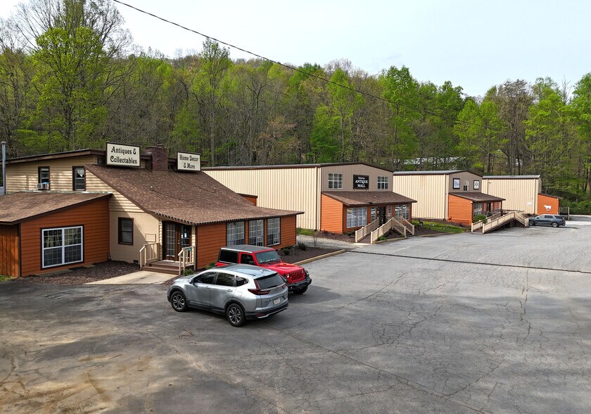 More Photos Of 3196 Highway 515 E, Blairsville Storefront For Lease