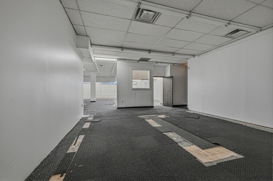 More Photos Of 1A Trolley Sq, Wilmington Storefront For Lease