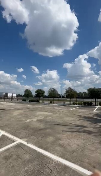 More Photos Of 918 Oak Glen Dr, Houston Industrial For Lease