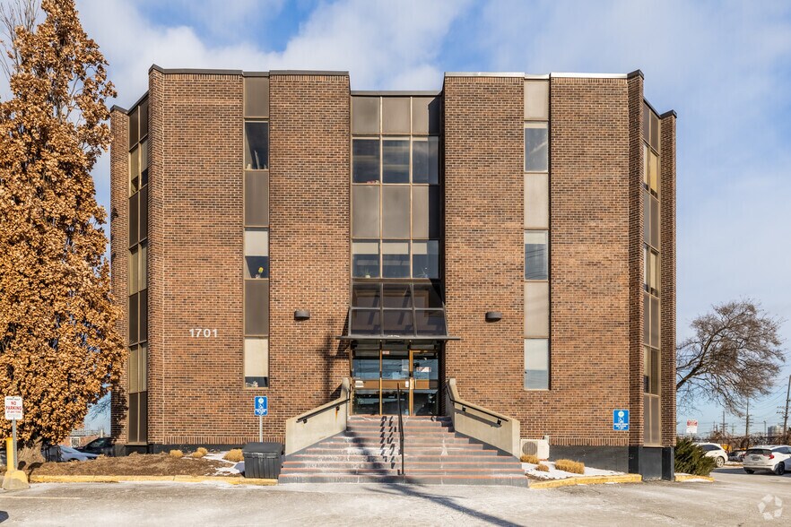 More Photos Of 1701 Woodward Dr, Ottawa Office For Lease