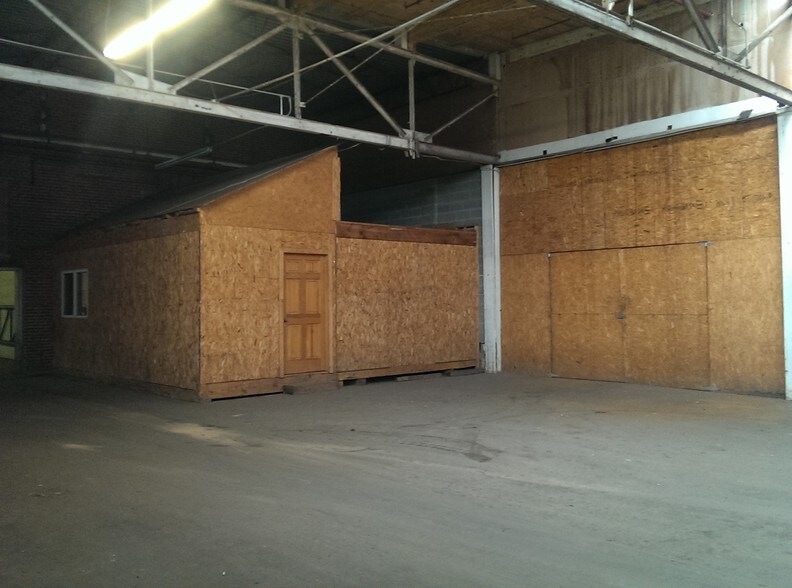 More Photos Of 200 W 12th St, Waynesboro Unknown For Lease