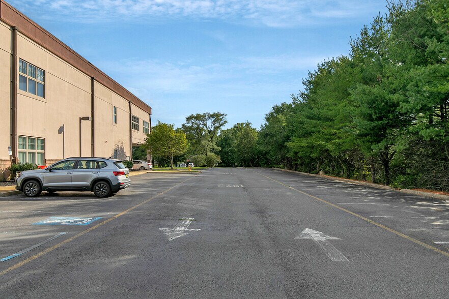 More Photos Of 1400 Hooper Ave, Toms River Coworking Space