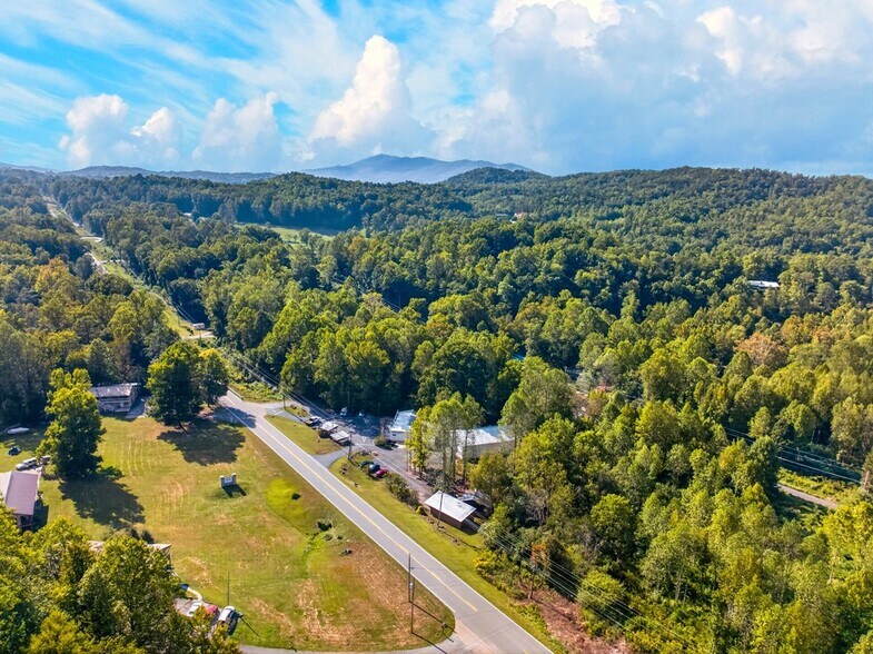 More Photos Of 4925 Hooper Hwy, Cosby Flex For Sale