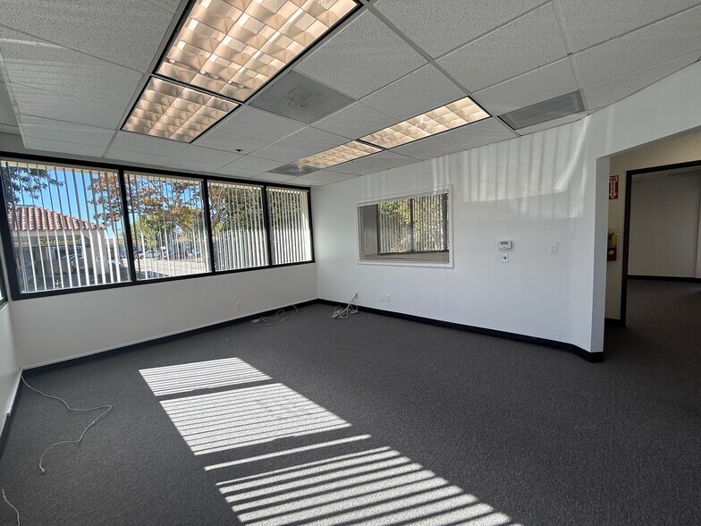 More Photos Of 1965-1985 Yosemite Ave, Simi Valley Medical For Lease