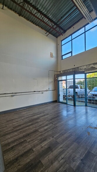 More Photos Of 1833 Coast Meridian Rd, Port Coquitlam Warehouse For Sale