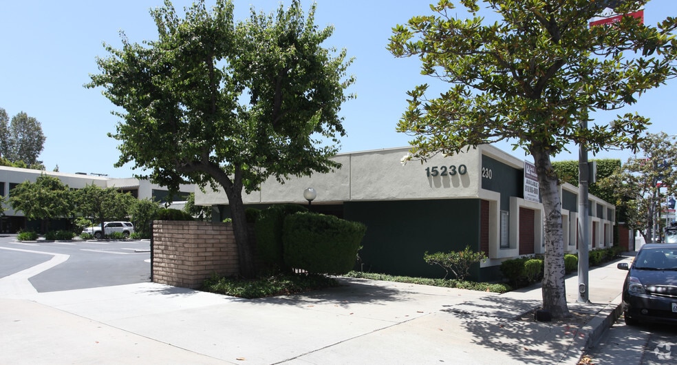 More Photos Of 15230 Burbank Blvd, Sherman Oaks Office For Lease