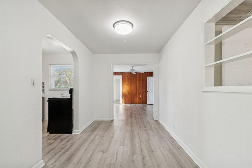 More Photos Of 2900 49th St N, Saint Petersburg Specialty For Sale