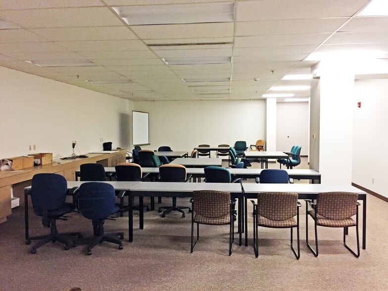 More Photos Of 1100 W Glen Ave, Peoria Office For Lease