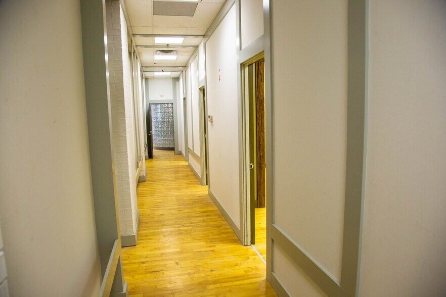 More Photos Of 700 Hepburn St, Milton Showroom For Lease