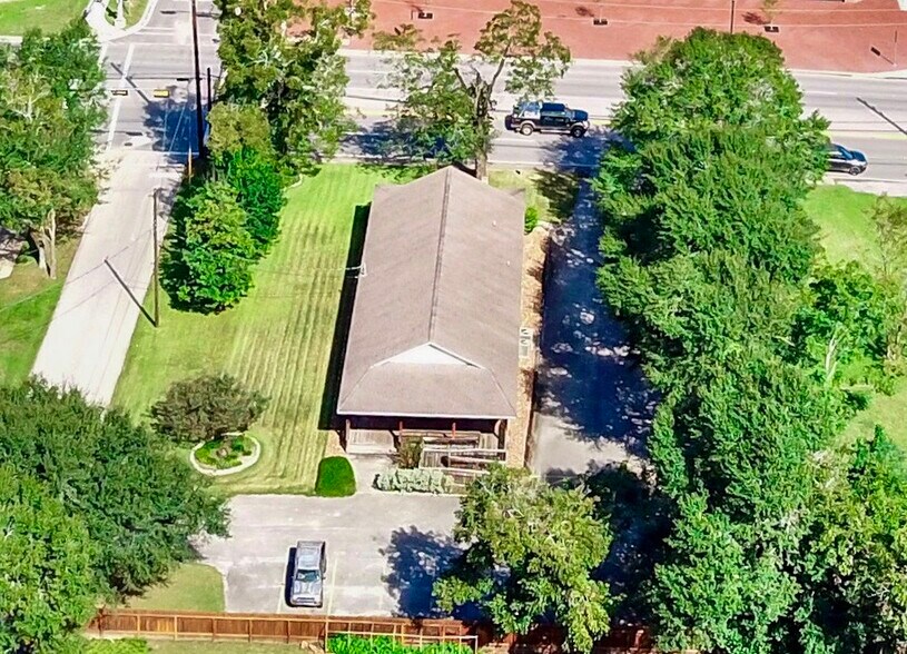More Photos Of 21325 Eva St, Montgomery Office For Lease