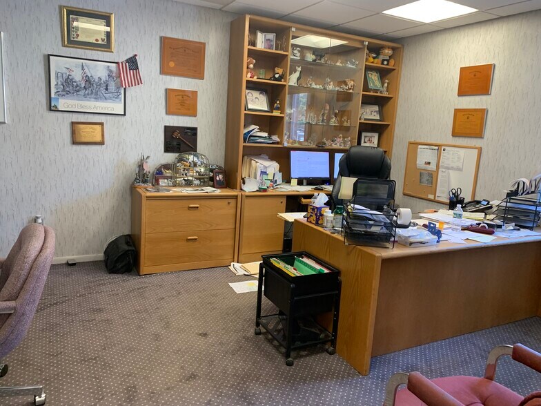 More Photos Of 2107 Springfield Ave, Vauxhall Service For Lease