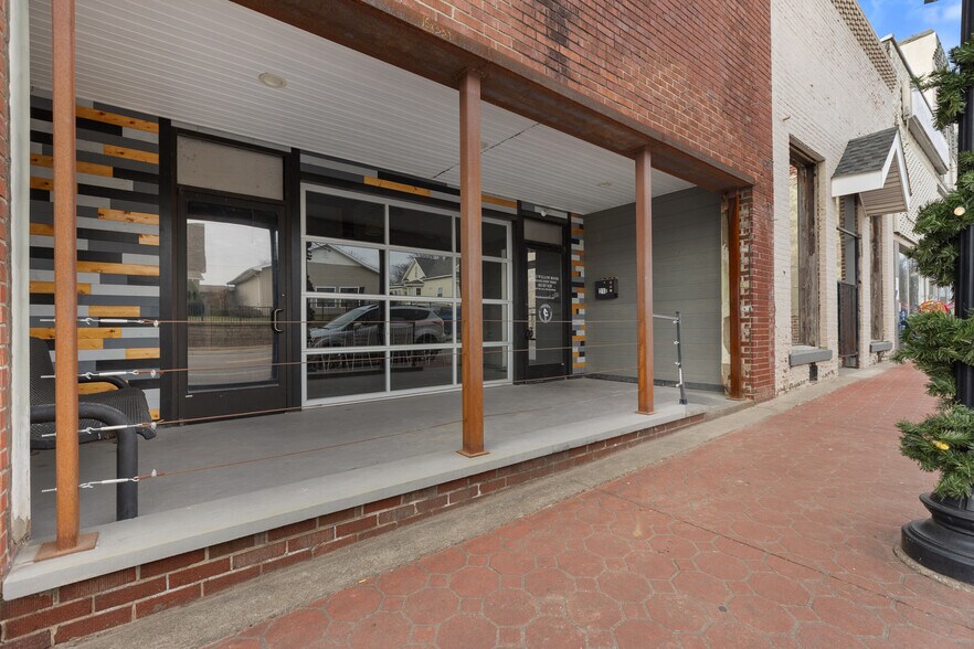 More Photos Of 218 N Main St, Beaver Dam General Retail For Sale