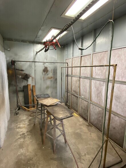 More Photos Of 1227 Gordon Park Rd, Augusta Light Distribution For Sale