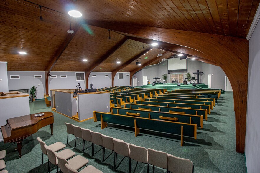 More Photos Of 23696 Northline Rd, Taylor Religious Facility For Sale