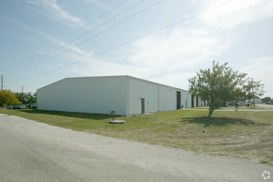 More Photos Of 5200-5220 126th Ave N, Clearwater Warehouse For Lease