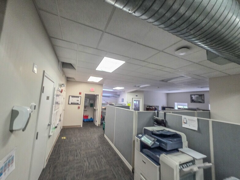 More Photos Of 86 Tide Mill Rd, Hampton Warehouse For Lease