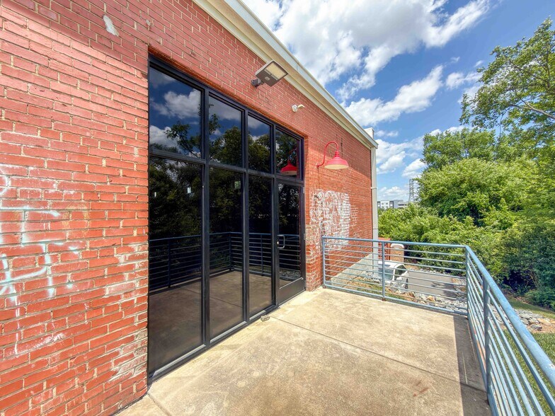 More Photos Of 123 E 27th St, Charlotte Storefront Retail Office For Lease