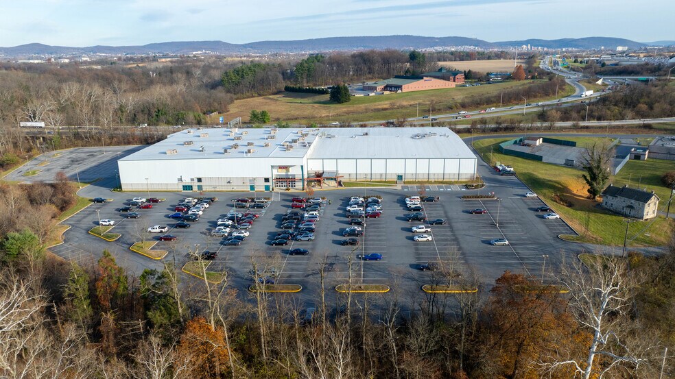 More Photos Of 3103 Papermill Rd, Reading Sports And Entertainment For Sale