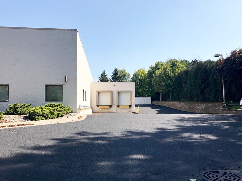 More Photos Of 6025 W Saginaw Hwy, Lansing Freestanding For Lease