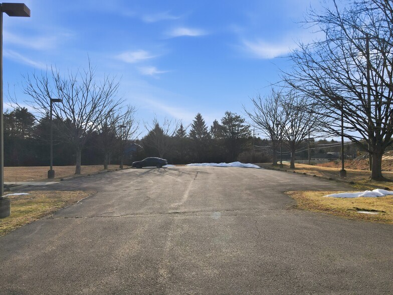 More Photos Of 113 Pocono Dr, Milford Office For Sale