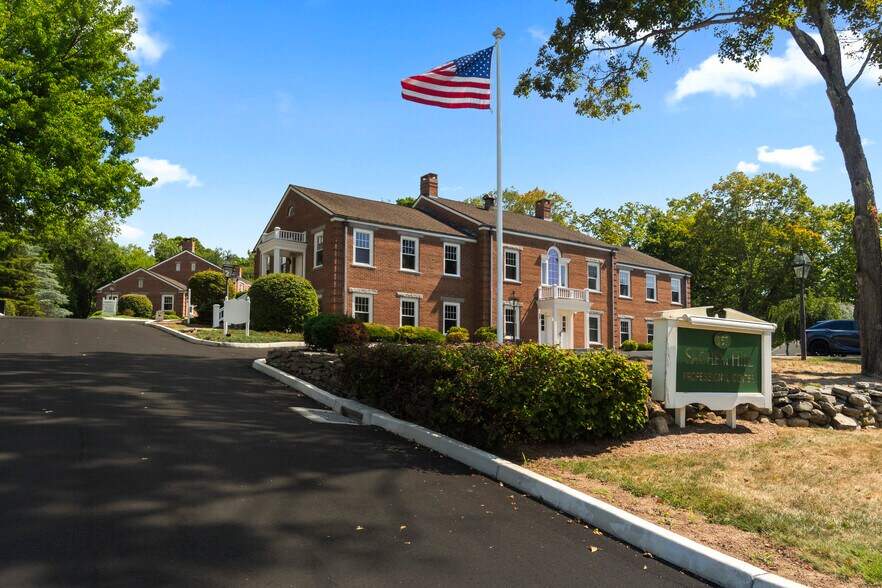 More Photos Of 157 Goose Ln, Guilford Medical For Lease