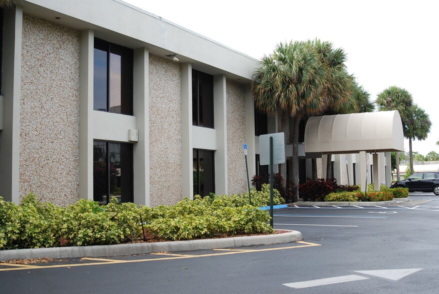 More Photos Of 1300 N Federal Hwy, Boca Raton Medical For Lease