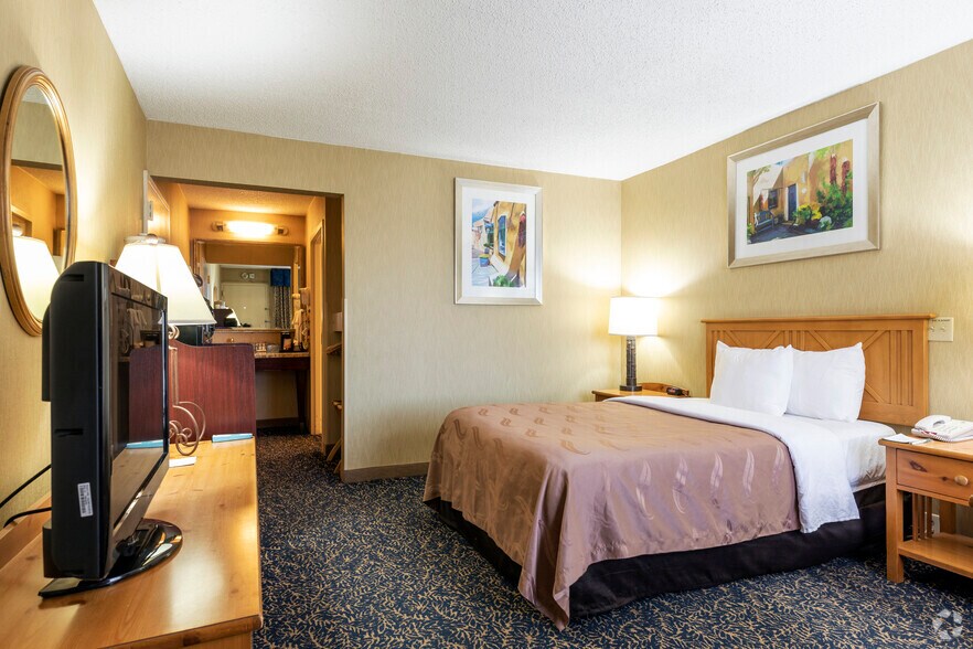 More Photos Of 4600 E Pine St, Deming Hotel For Sale