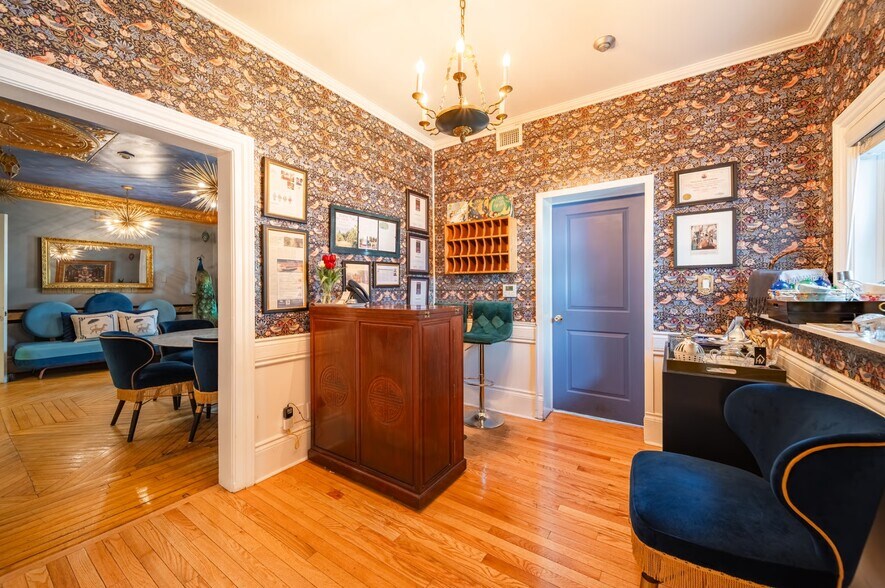 More Photos Of 343E Picton Main St, Picton Hotel For Sale
