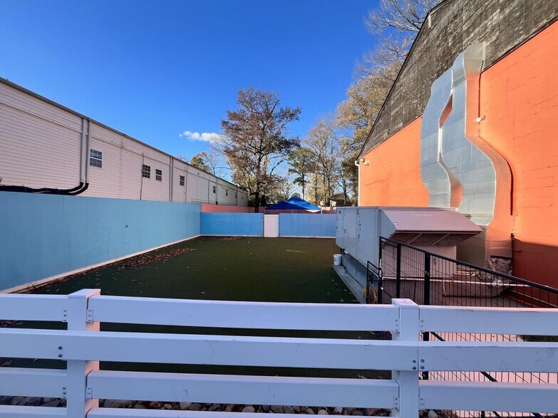 More Photos Of 2220 Laskin Rd, Virginia Beach Freestanding For Sale