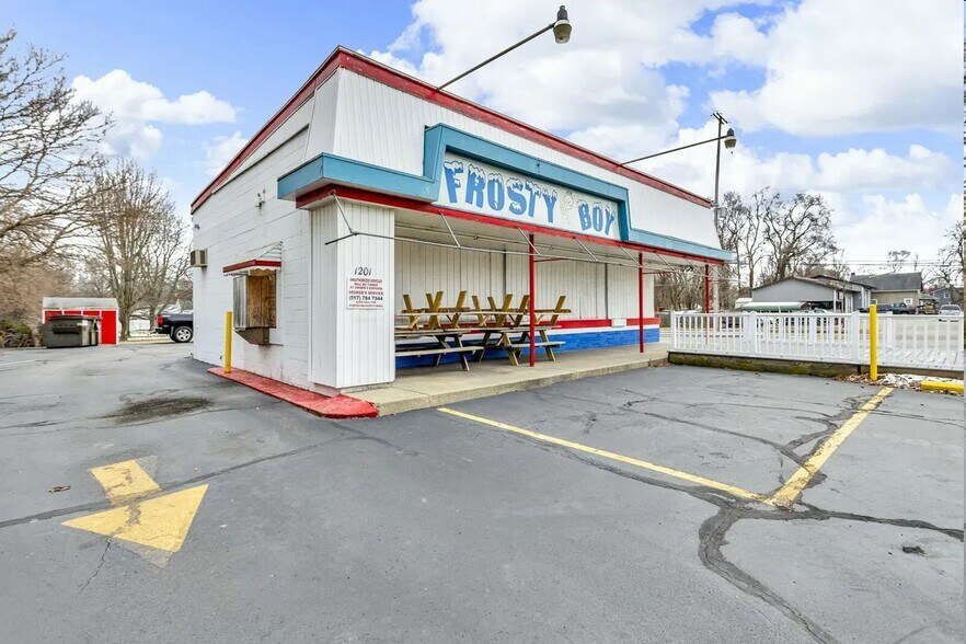 More Photos Of 1201 Cooper St, Jackson Freestanding For Sale