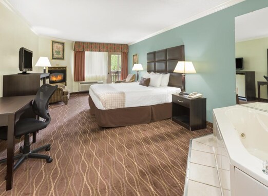 More Photos Of 8220 S Main St, Helen Hotel For Sale