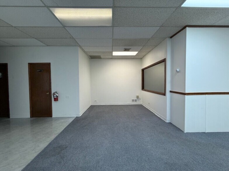 More Photos Of 9957-9959 S Roberts Rd, Palos Hills Medical For Lease