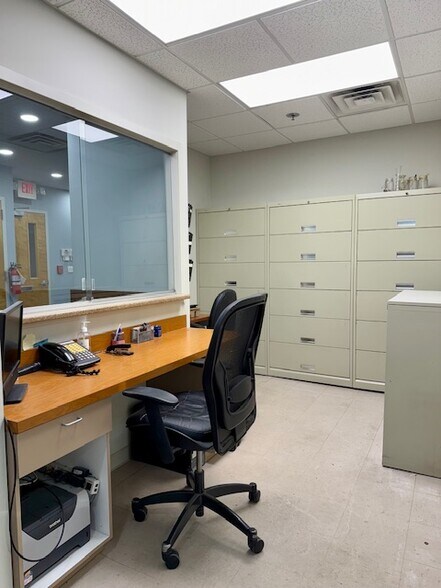 More Photos Of 333 Old Hook Rd, Westwood Medical For Sale