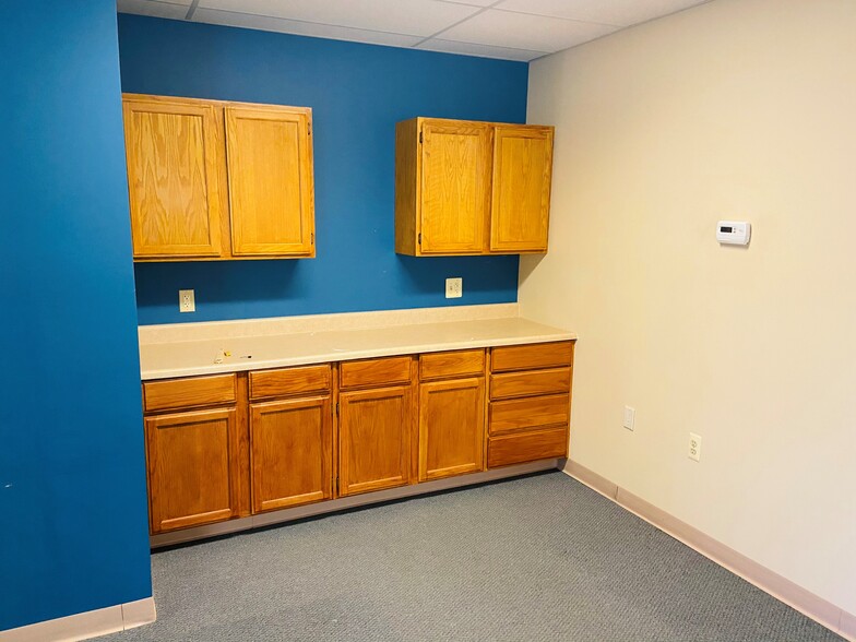 More Photos Of 25520-25526 Goddard Rd, Taylor Office For Lease