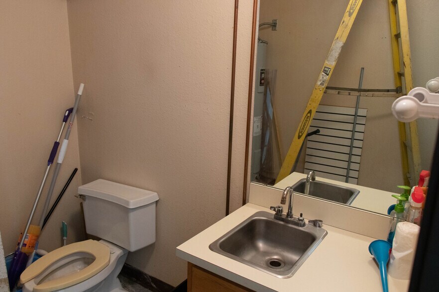 More Photos Of 1851 E 12th St, Casper Storefront For Lease