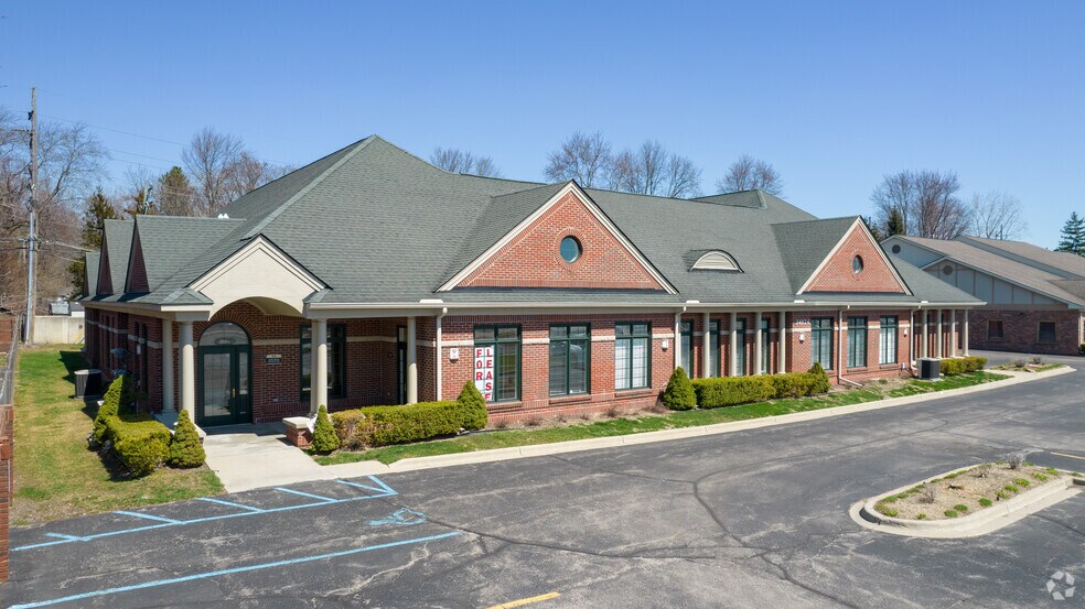 More Photos Of 34024 W 8 Mile Rd, Farmington Hills Office For Sale