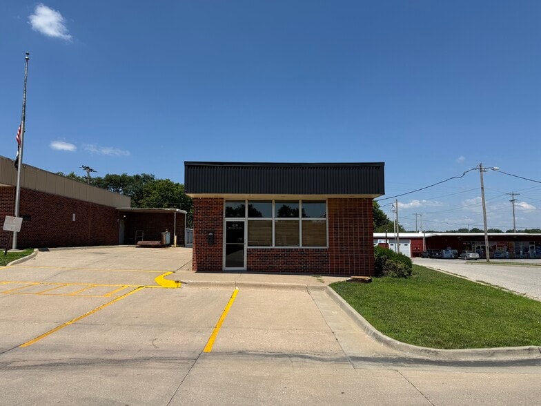 More Photos Of 619 Holiday Plz, Lansing Office For Lease