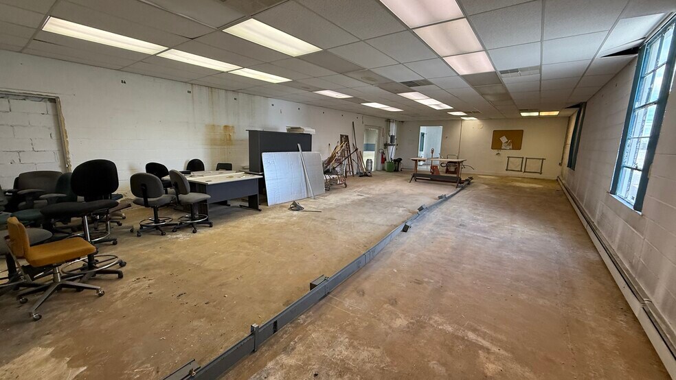 More Photos Of 1350 Balata St, Easton Warehouse For Sale