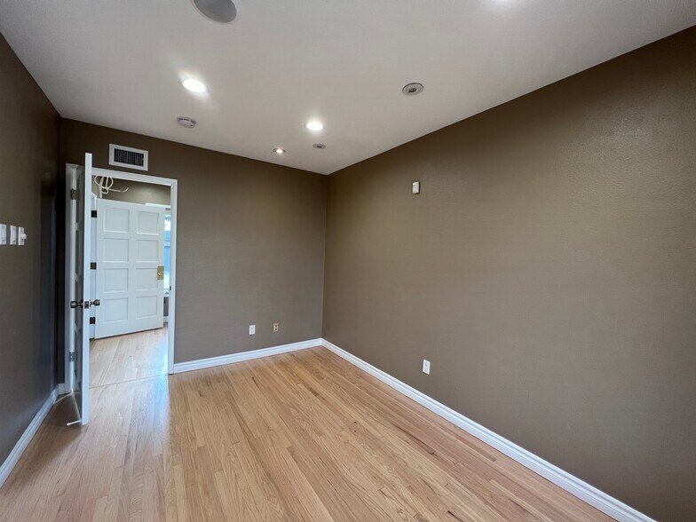 More Photos Of 4652 Katella Ave, Los Alamitos Office For Lease
