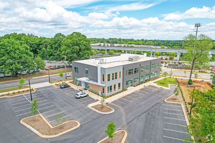 More Photos Of 5800 Old Pineville Rd, Charlotte Office For Lease