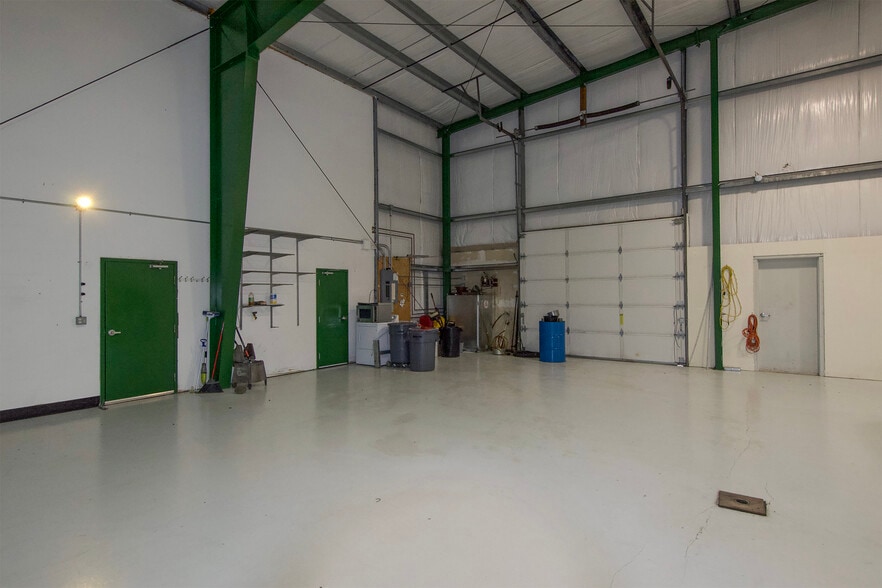 More Photos Of 191 Airport Rd, Port Townsend Airplane Hangar For Lease
